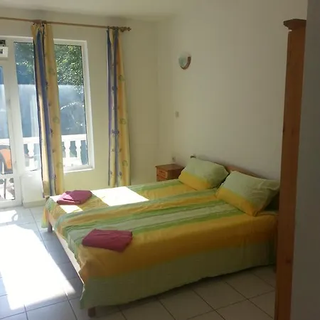 Family Casablanca 瓦爾納